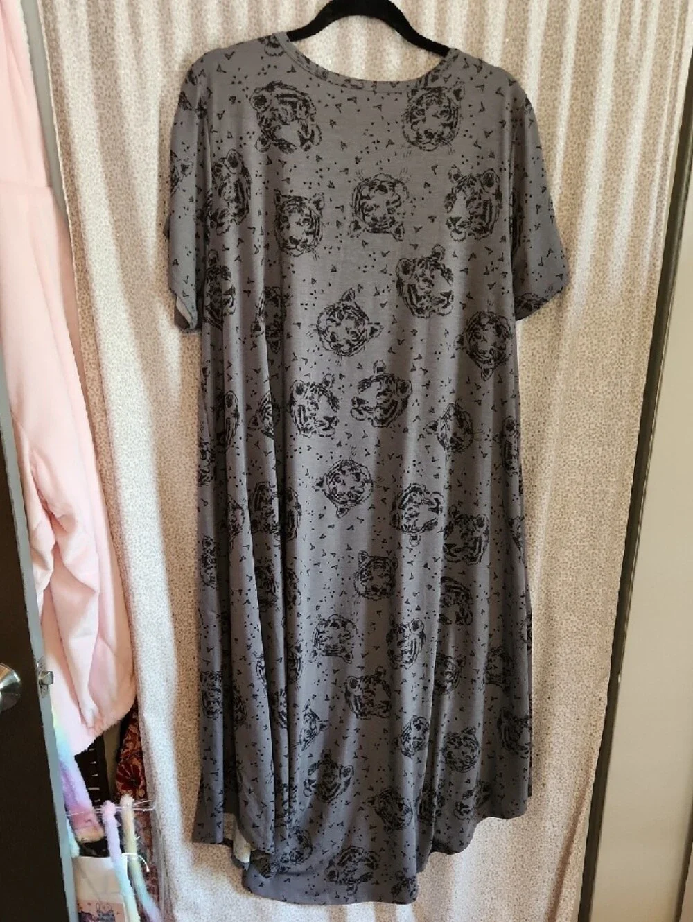 LuLaRoe Carly Gray High Low Tee Dress with Tigers - Picture 7 of 7